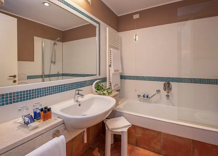 Idyllic Lantana 2 Bedroom Sleep 7 Apartment
